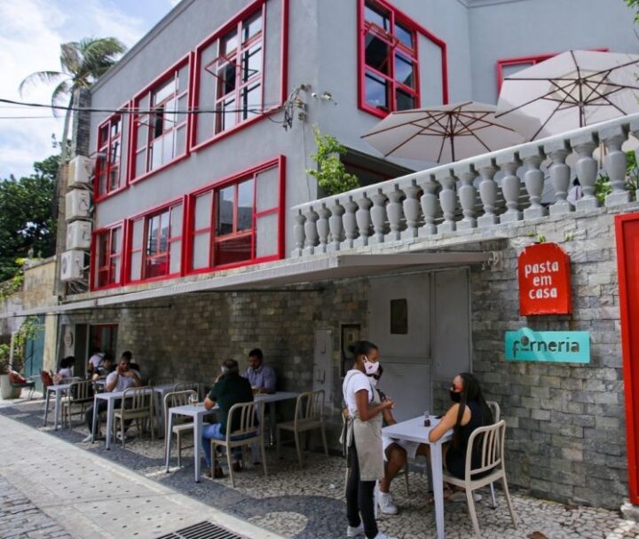 Deck e calçada do Pasta em Casa viram espaços para delicioso Happy Hour; saiba mais