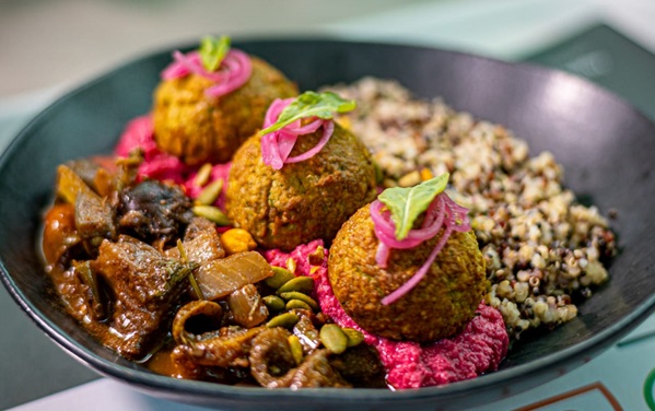 Bar de Salada em Salvador atualiza menu com sanduíches e pratos quentes